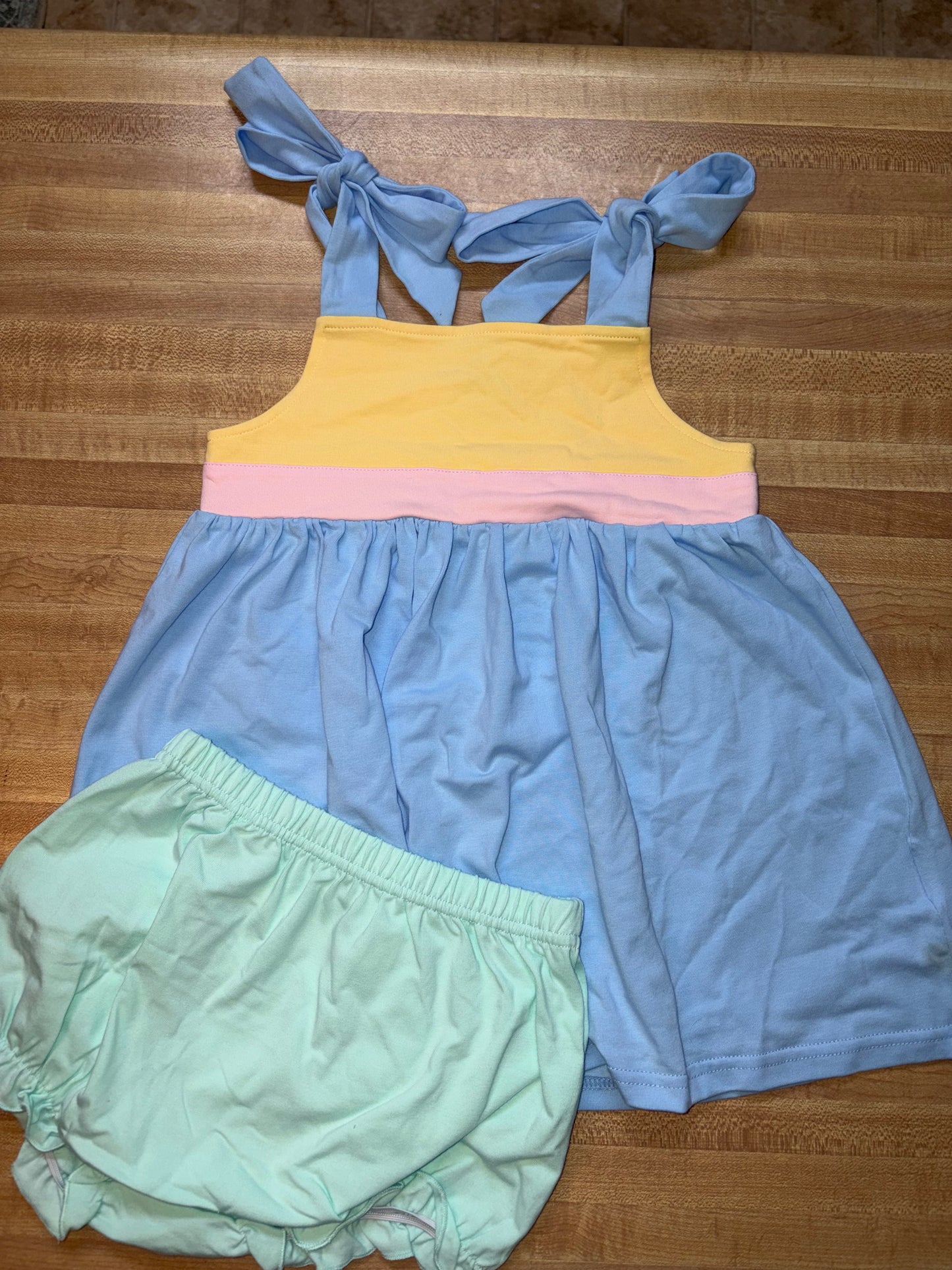 *RTS color block diaper set. Fabric defect. See 2nd photo.